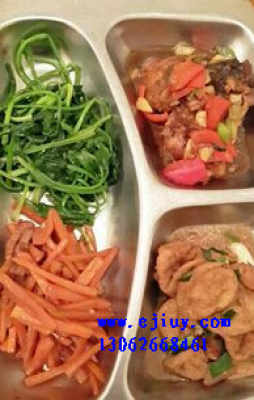 集約化、標(biāo)準(zhǔn)化與人性化 現(xiàn)代餐飲管理的多元實(shí)踐